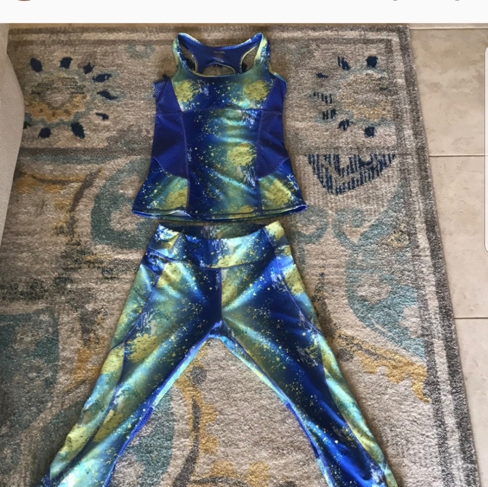 Matching workouts outfit - Picture 1 of 7